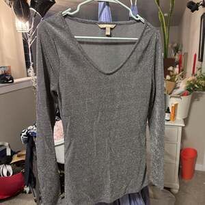 Banana Republic Women's Small Gray Metallic Shimmer V Neck Top